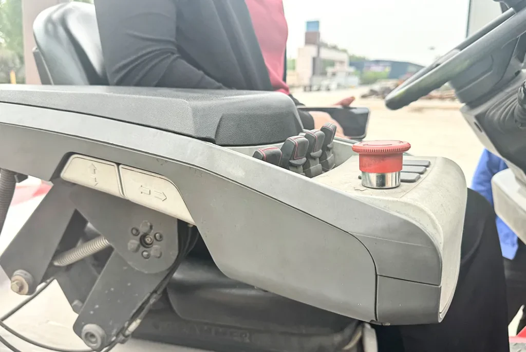 Adjustable seat and control handle of electric forklift