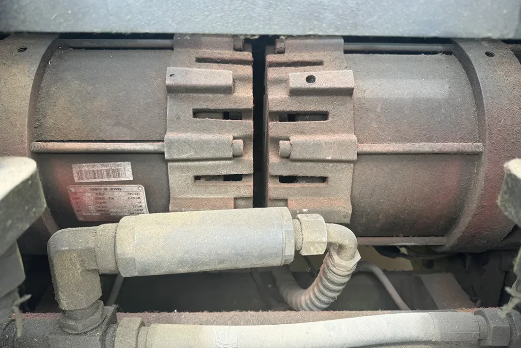 Forklift battery pack and internal power components