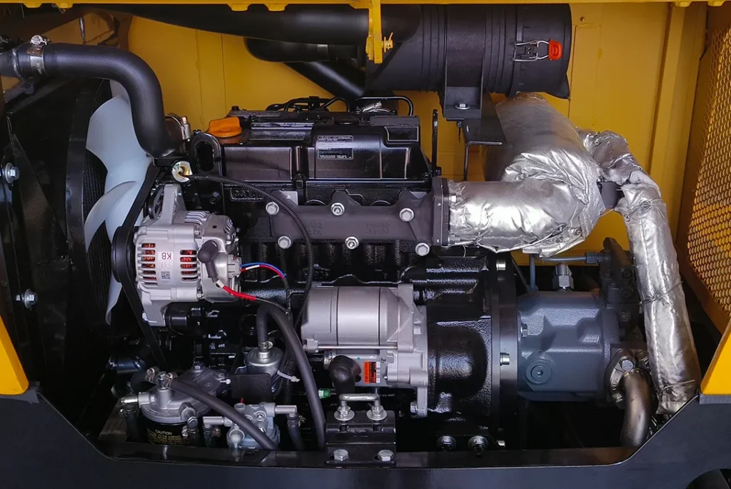 25K mini ekskavatör motor bölmesi yakın çekim
