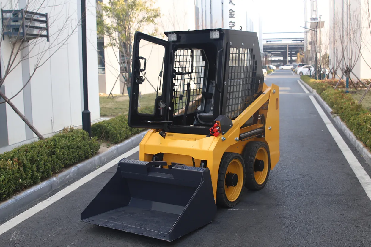 S25 mini yükleyici önden görünüm yolda park halinde