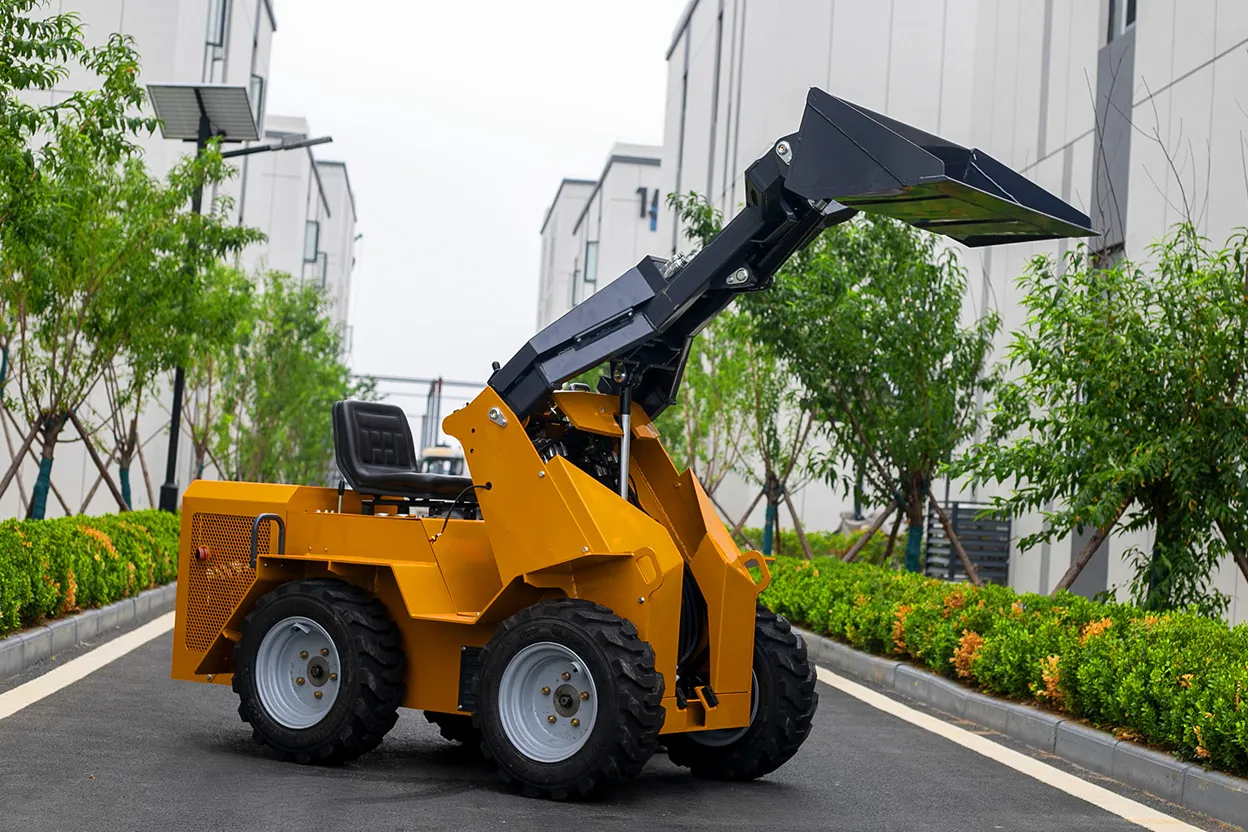 S490 滑移装载机侧视图,铲斗升起