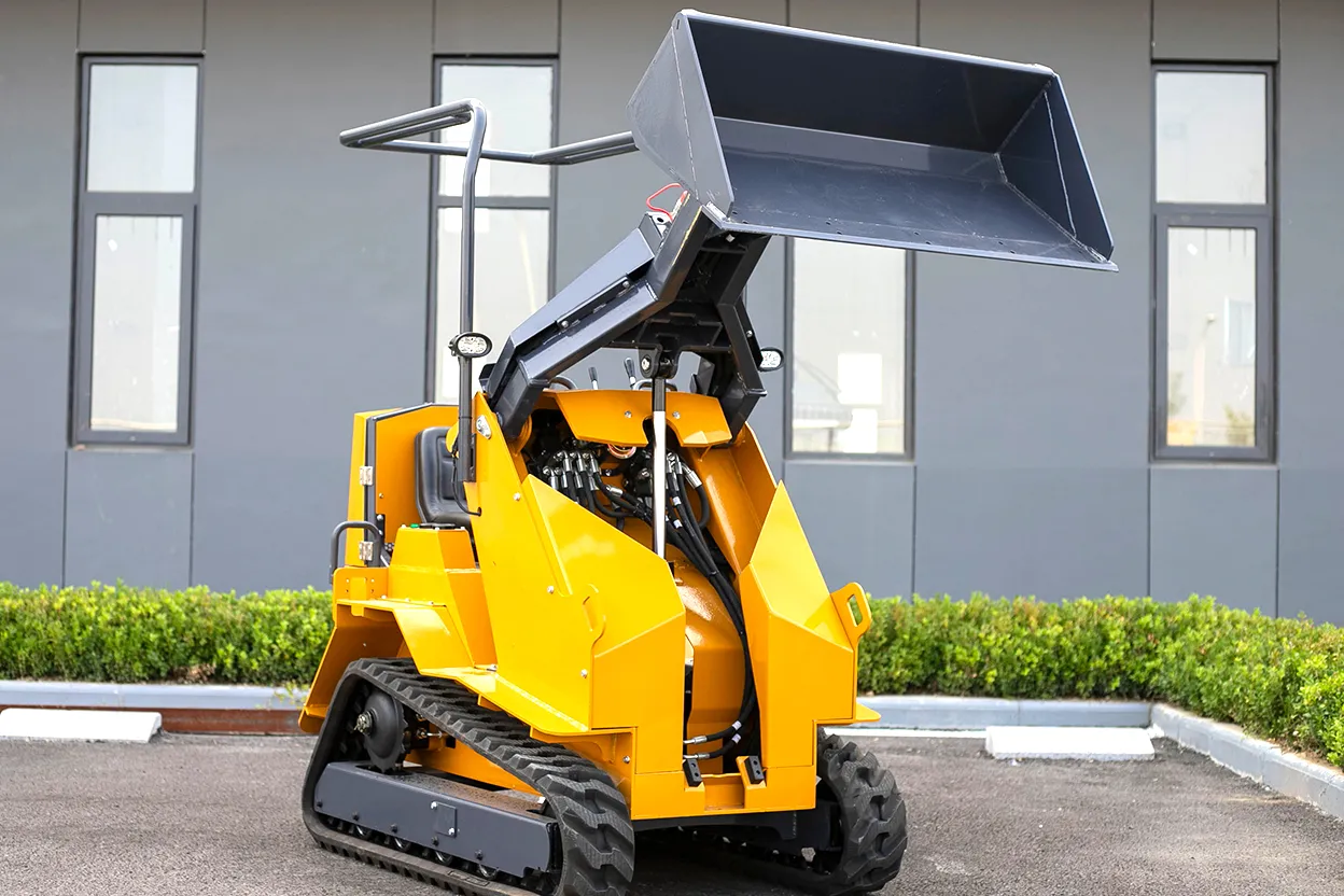 T390 滑移装载机铲斗在户外升起