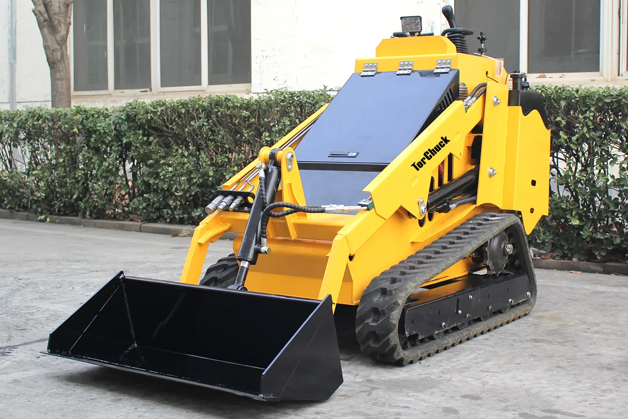 T750 紧凑型滑移装载机左侧斜视图